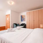 Mirela Bed & Breakfast 4*