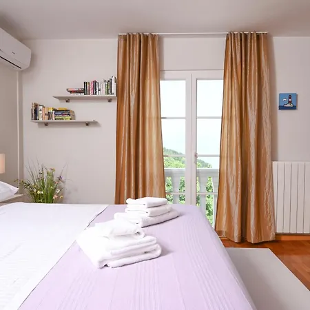 Mirela 4* Vrbnik (Primorje-Gorski Kotar)