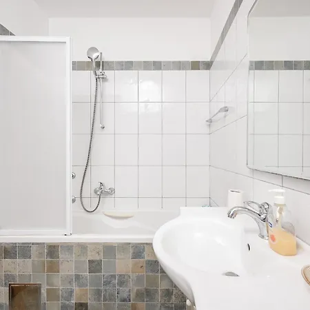 Mirela Bed & Breakfast 4*