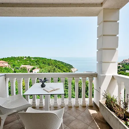 Mirela Bed & Breakfast 4*