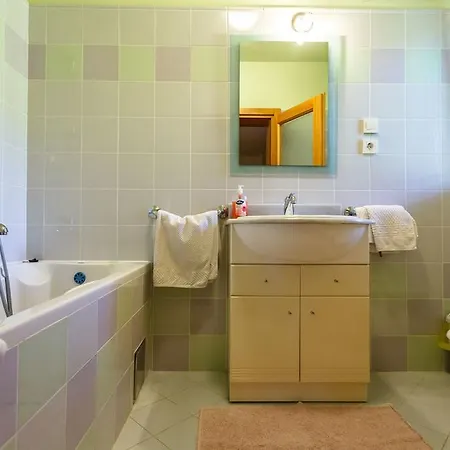 Mirela Bed & Breakfast 4*