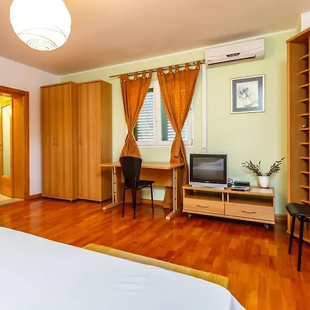 Mirela 4* Vrbnik
