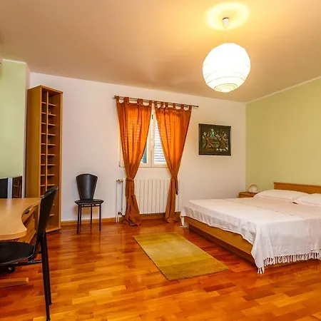 Mirela Bed & Breakfast Vrbnik (Primorje-Gorski Kotar)
