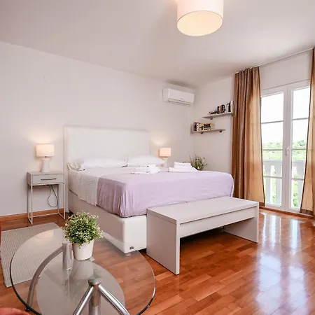 B&B Mirela 4*